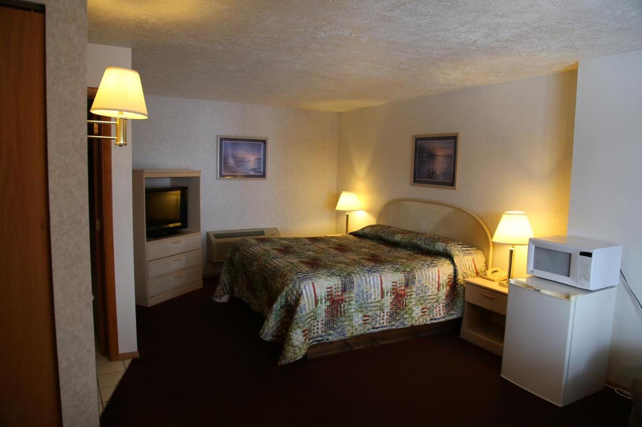 Gray Wolf Lodge Manistique Extérieur photo